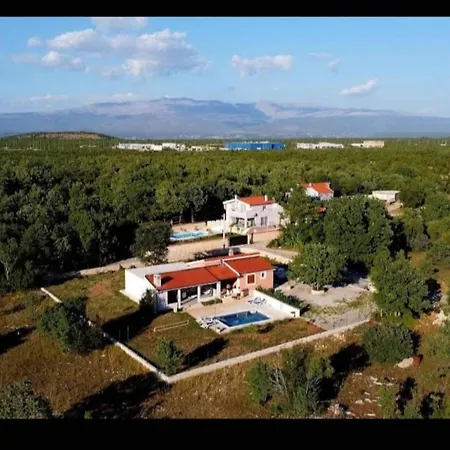 Hillside In With Pool, Terrace, And Stunning View *