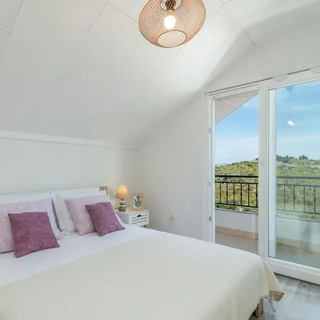 Hillside In With Pool, Terrace, And Stunning View * Trogir