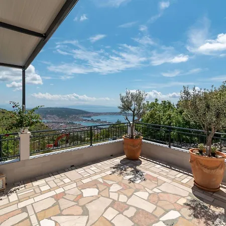 Hillside In With Pool, Terrace, And Stunning View *