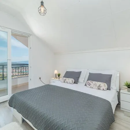 Hillside In With Pool, Terrace, And Stunning View * Trogir