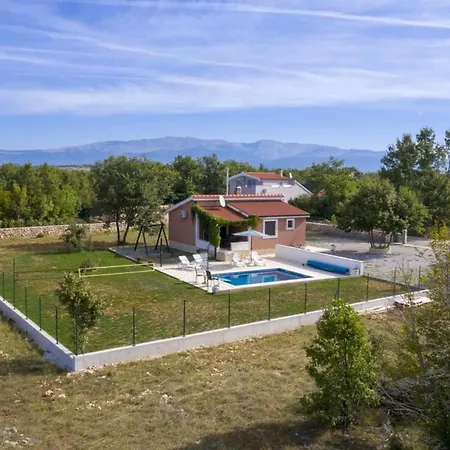 Hillside In With Pool, Terrace, And Stunning View